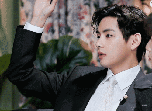 金泰亨动图cr水印