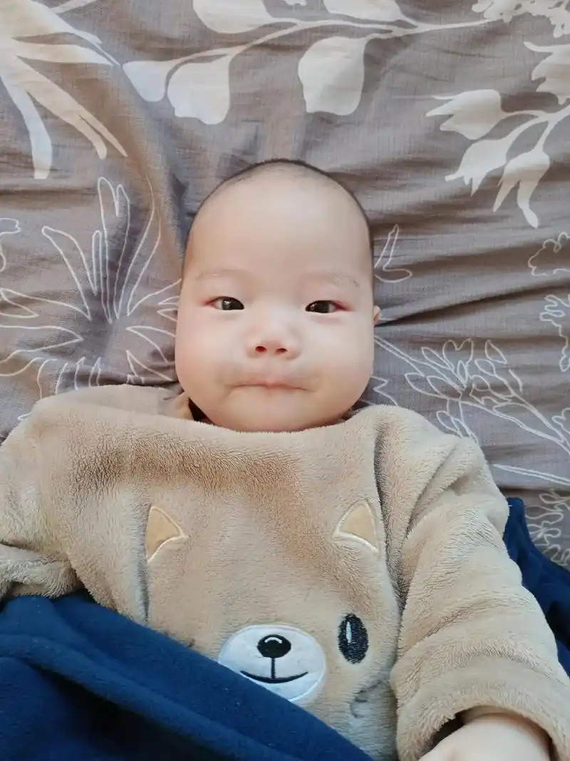 小可爱上线 #记录宝宝成长的每一天 #光头宝宝萌萌哒 #看 - 抖音