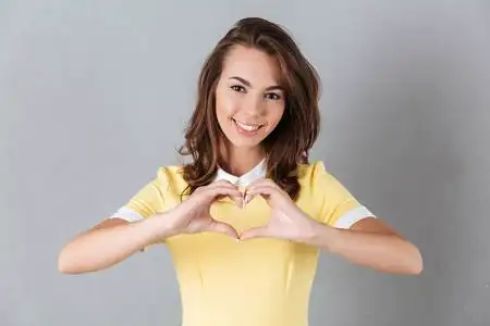 小女孩手心图片