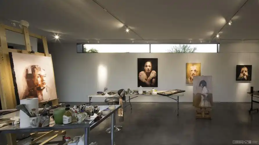 惊人的现代艺术家工作室