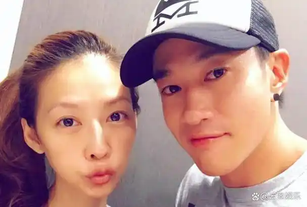 7月21日,何润东林姵希夫妇共同经营的社交账号上分享了一段视频,视频