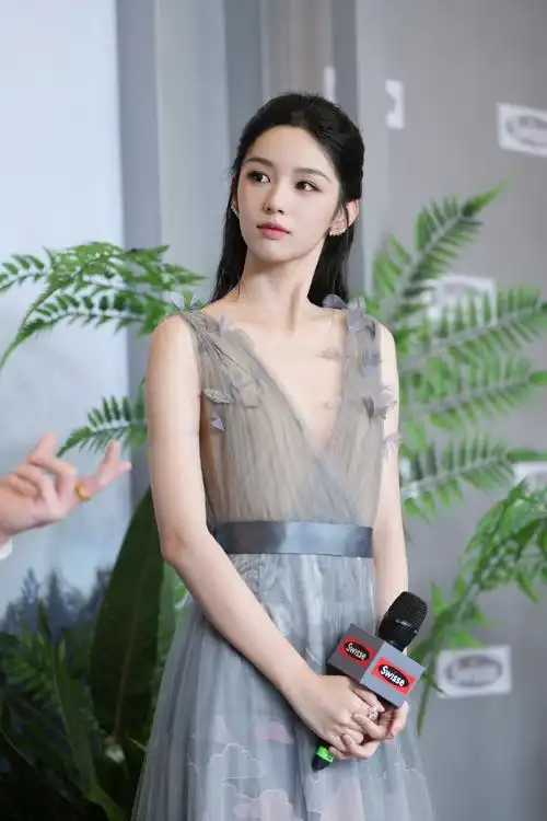 天生丽质,又美又优秀的迪丽热巴,怎么能让人不喜欢呢?