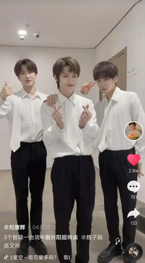 糖果超甜一家三口(应该可以说吧