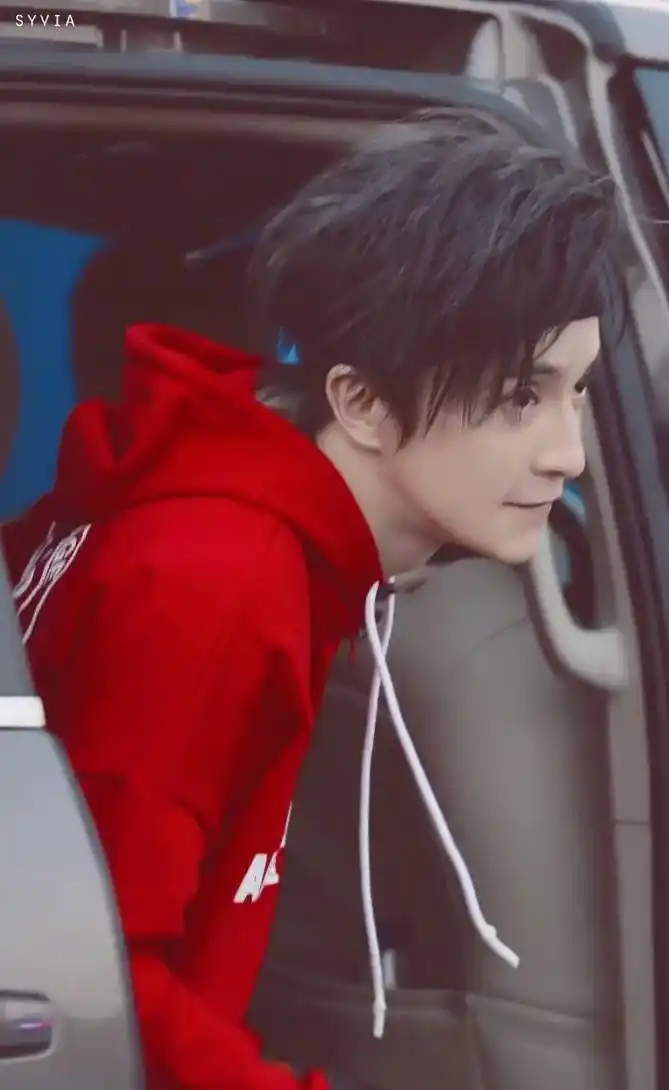 众所周知,颜值是他最不起眼的优势#薛之谦 #神仙颜值 #侧颜杀