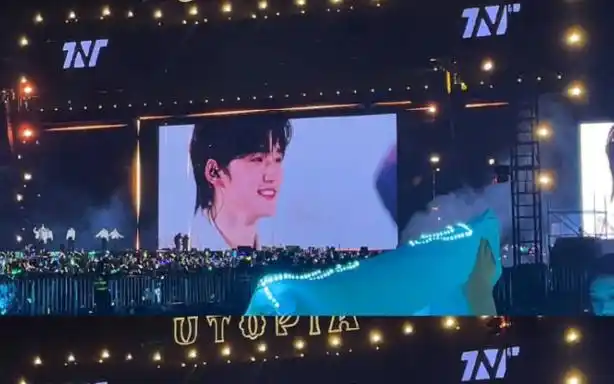 【宋亚轩】不看会后悔系列之演唱会宋亚轩和粉丝大合唱!