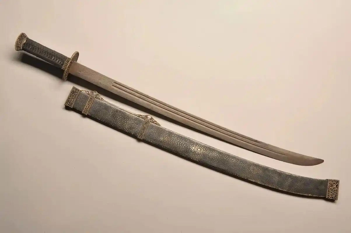 身采用了清代雁翅刀形,刀装为高 - 抖音
