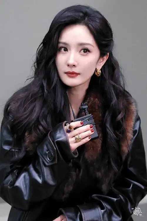 杨幂##杨幂总裁出街##杨幂工作室的审美