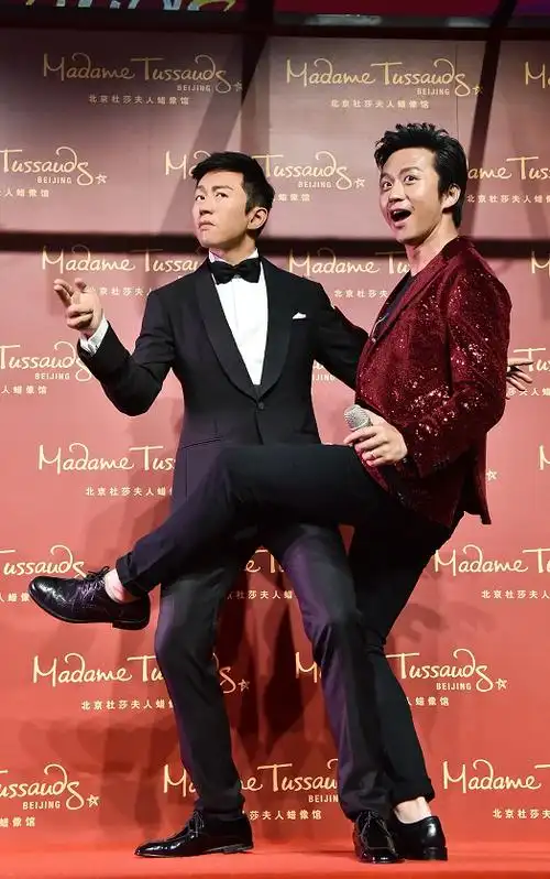 明星蜡像大赏杨幂造型雷人又好笑邓超戏精上身姿势妖娆