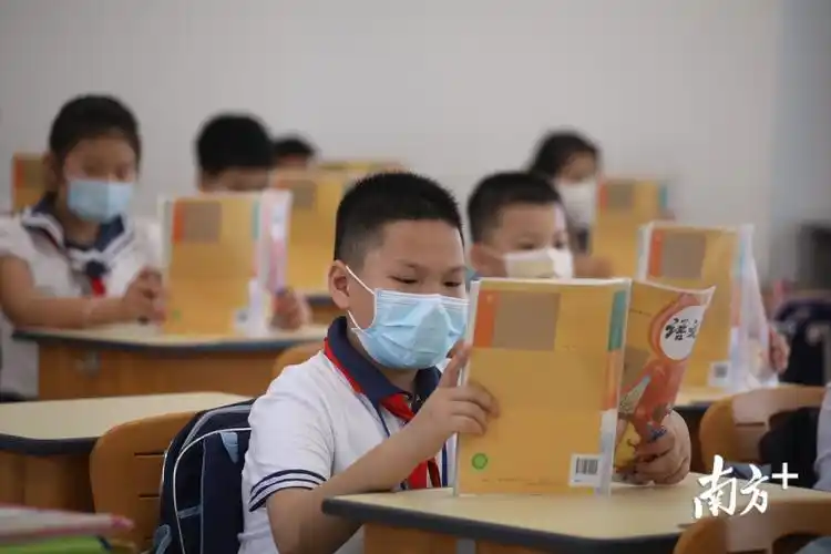 学子如期归珠海第二批15万名学生顺利返校复课