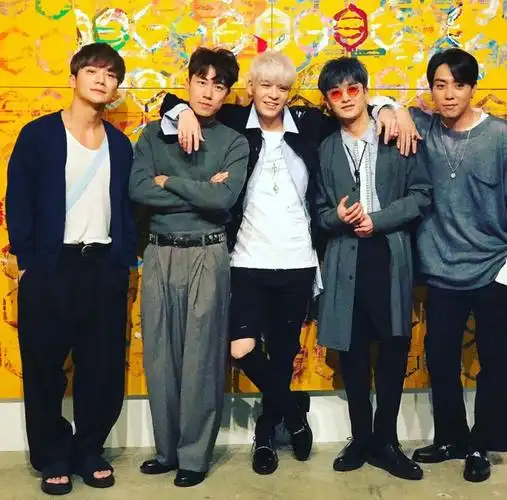 搁20年前,他们就是tfboys,exo.