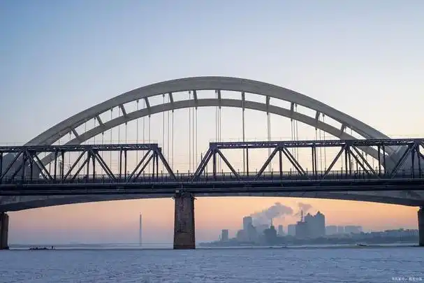 世界十大灵异的鬼桥,你敢去探险吗?