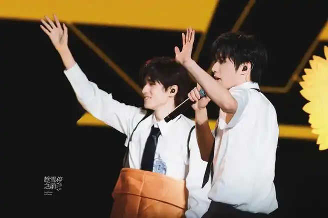 文轩超话你点的歌救了我#宋亚轩刘耀文牵手