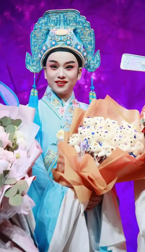 熊莲芬,一个极其普通又非常简单的姑娘,却走过了一段又一段不平凡的