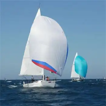 海面航行的帆船头像图片