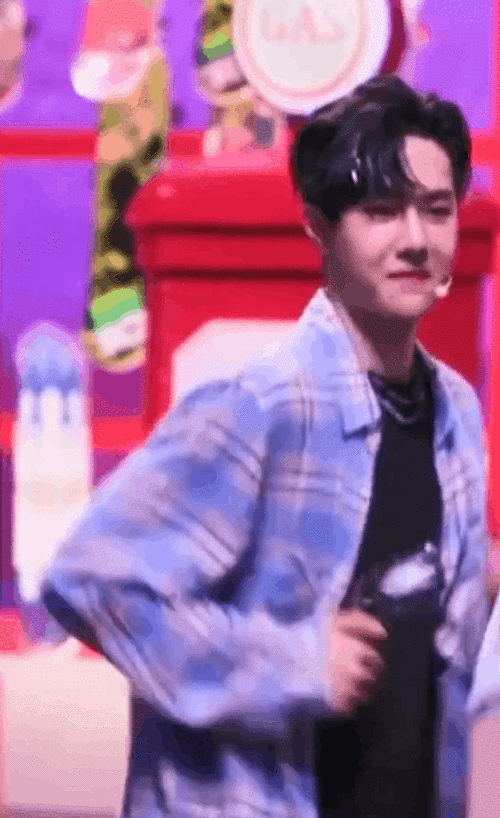 王一博生日快乐!顺便祝一下和赵丽颖的首部电视剧《有翡》杀青