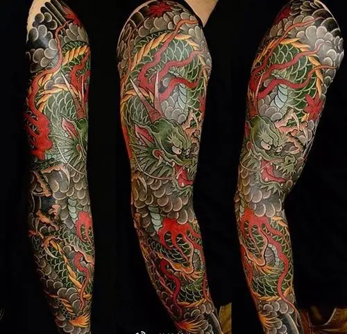 花臂传统龙图案