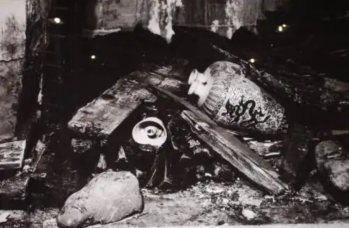 考古队打开万历皇帝墓,看到尸骨摆放姿势,揭开隐藏300年的秘密