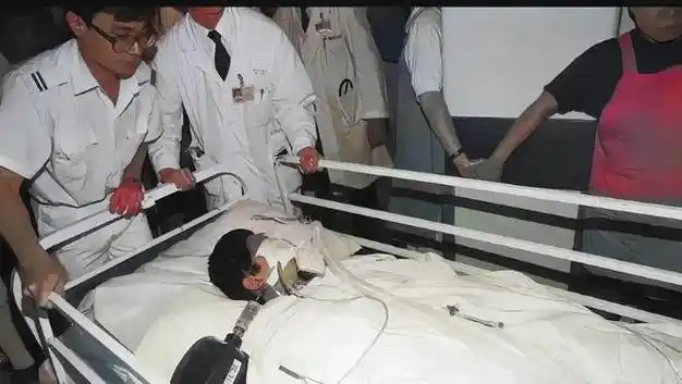 1992年,陈百强紧急抢救时,留下的镜头,全身插满管子,次年离世|古典乐