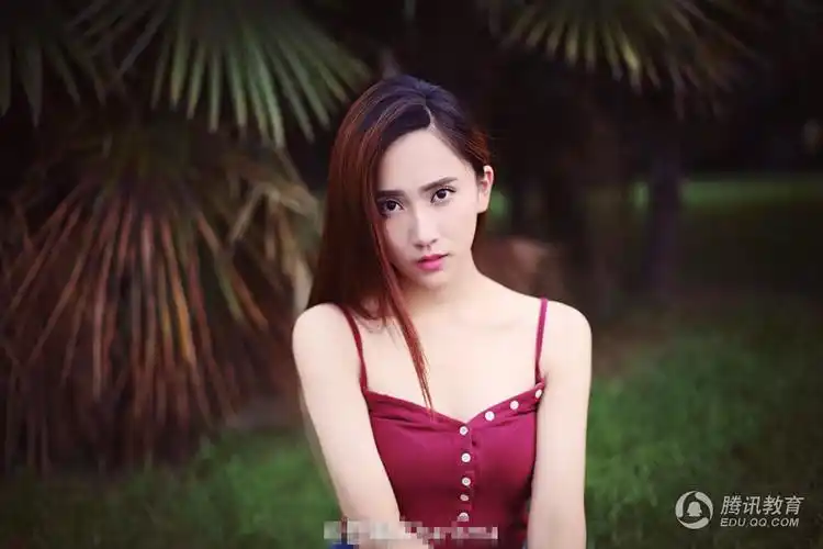 高清组图:北影校花葵花半遮脸 阳光清丽显娇羞