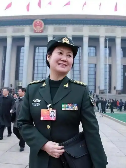 演员黄晓娟:爸爸妈妈与弟弟陆续去世,如今儿子李赫令她感到骄傲