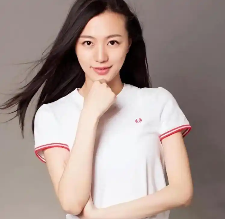 彭高唱的非凡人生旅程 彭高唱,曾是北京大学的"校花",毕业后选择了一