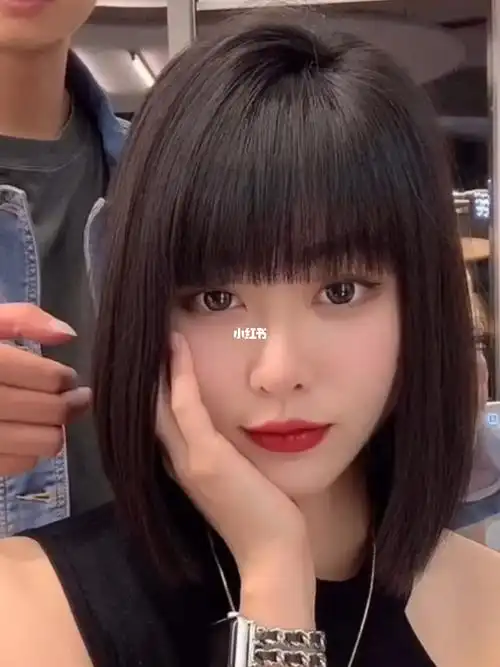 圆脸也很适合的短发