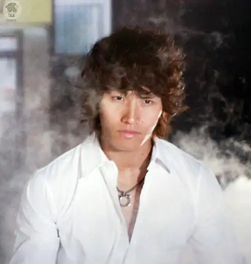 p>金钟国(          ,kim jong kook),1976年4月25日出生于韩国京畿