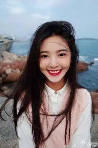 如今"网红脸"烂大街,这些复古小姐姐才是美颜正道