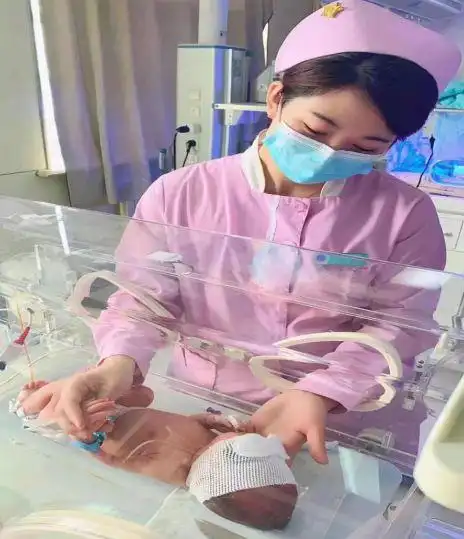 护士节系列报道最幸福的就是见证新生儿痊愈出院哈医大一院新生儿科