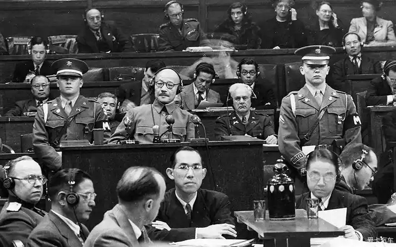 【图】1946年的这一天,东京战争罪行审判开始,东条英机在法庭上_1_北