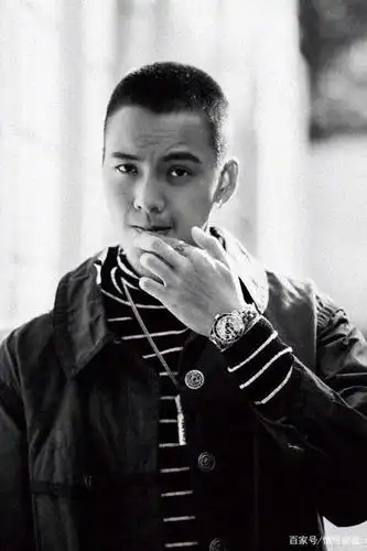 圆寸才是检验颜值的标准王源陈飞宇少年朝气陈伟霆酷帅有型