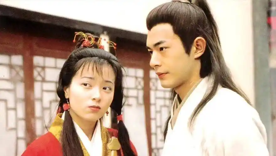 新《神雕侠侣》将播,小龙女毫无灵气,杨过造型迷,女配相似度高_李莫愁