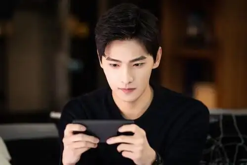 打开凤凰新闻,查看更多高清图片于途遭遇事业抉择 梦想与高薪开启现实