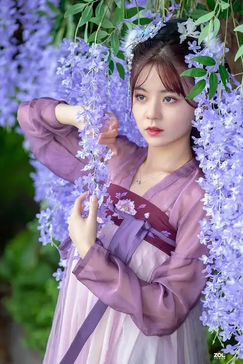 花丛古装美少女