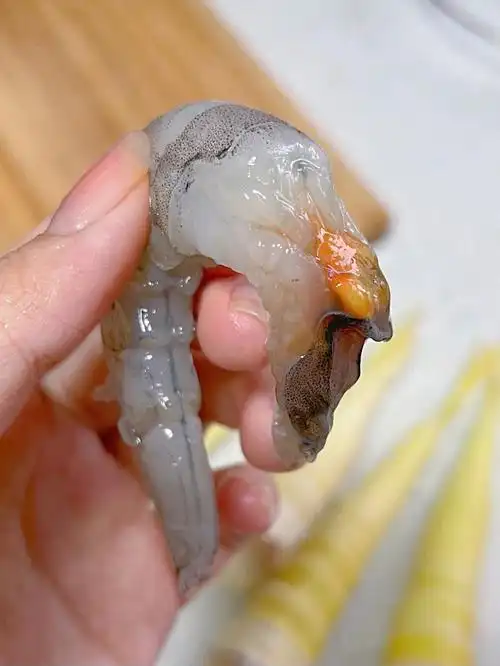 剥虾仁保留全部虾黄的绝技有人想学吗