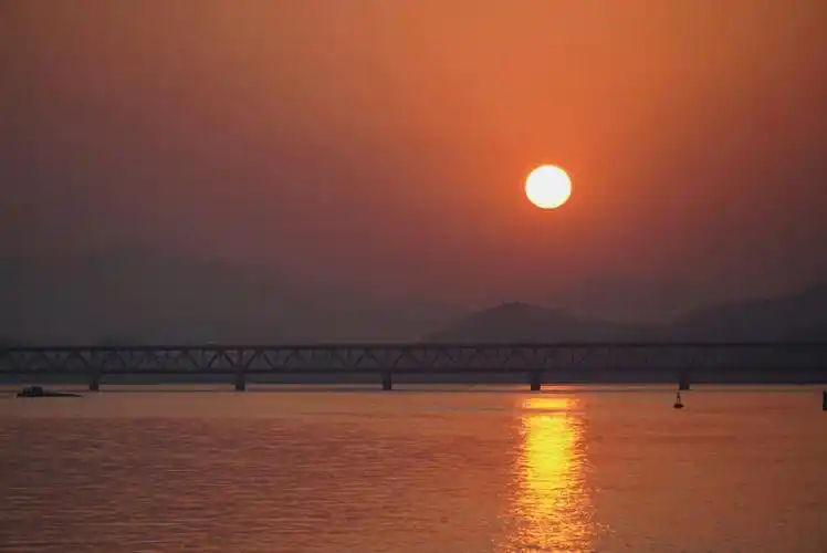 杭州钱塘江边的日落