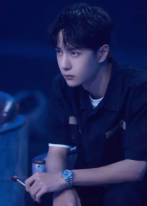 王俊凯暴瘦20斤,王一博患心肌炎,艺人光鲜亮丽背后是不为人知的付出