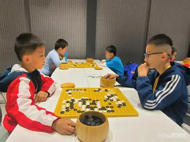 每年国际与国内都会举行很多的围棋赛事,那么对于学围棋的小朋友来说