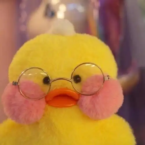 一个脸上有红点的黄鸡是什么卡通形象