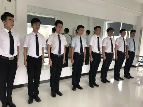 壹号门:空乘专业学生,面试航司失利,最后选择了空乘培训