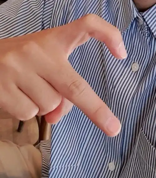 特哥&厉旭手比半颗心回归微博