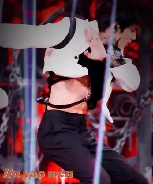 刘耀文腹肌 #一个初中生  哇哇哇!这腹肌!我6715了!#刘耀文