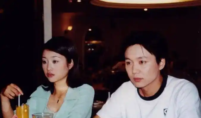 演员刘奕君:与前妻相伴5年离婚,带着儿子再婚,45岁走红也不晚_妻子