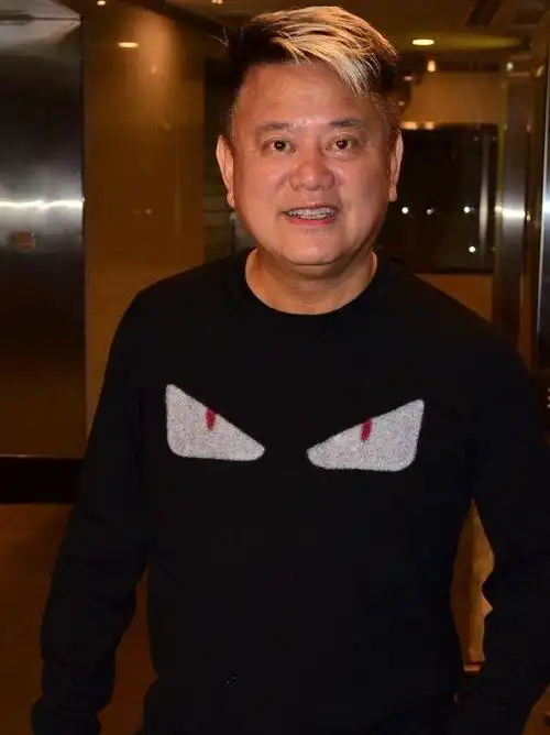 香港喜剧明星陈百祥我出生在香港我永远是中国人