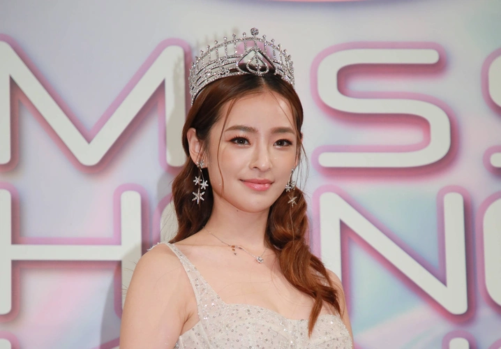 2016年港姐冠军冯盈盈. 2020年香港小姐冠军谢嘉怡也是"黑马逆袭".