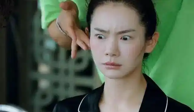 都知道lucky和戚薇长得像可万万没想到连翻白眼也一模一样