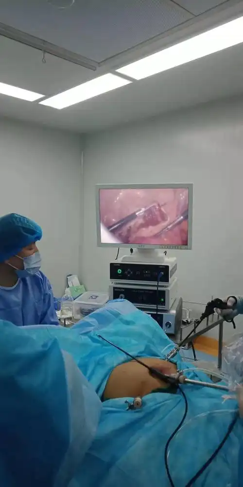 今日上午我院成功开展腹腔镜下子宫全切术