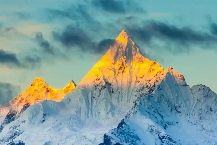 有钱人的快乐:iphone 12pro日照金山定制版,太阳与雪山的故事