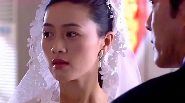 《女人不哭》有两把刷子女人3个特征,章子君从不要男人开始