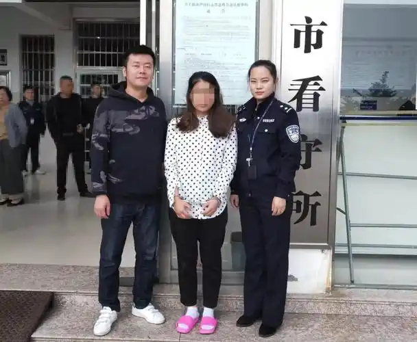 县局天网监控中心同步上案,快速锁定一男一女2名盗车嫌疑人体貌特征